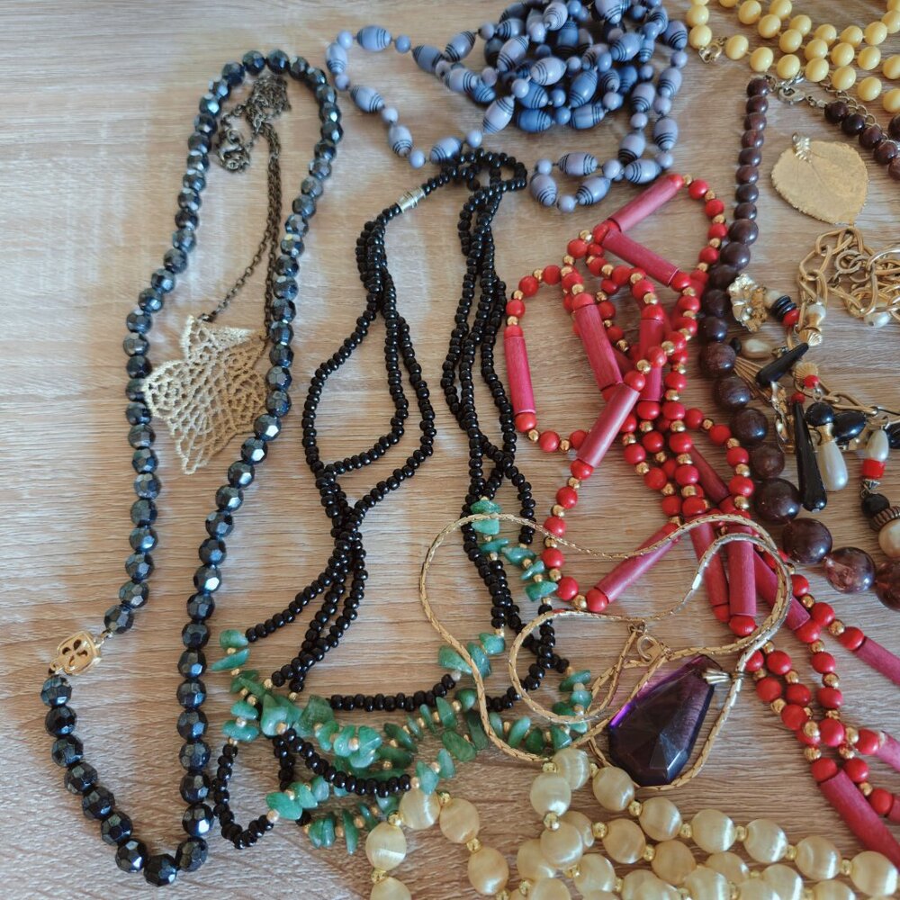 Vintage & Vintage Style Beaded Retro Jewelry Lot: Necklaces and Bracelets - Picture 2 of 5